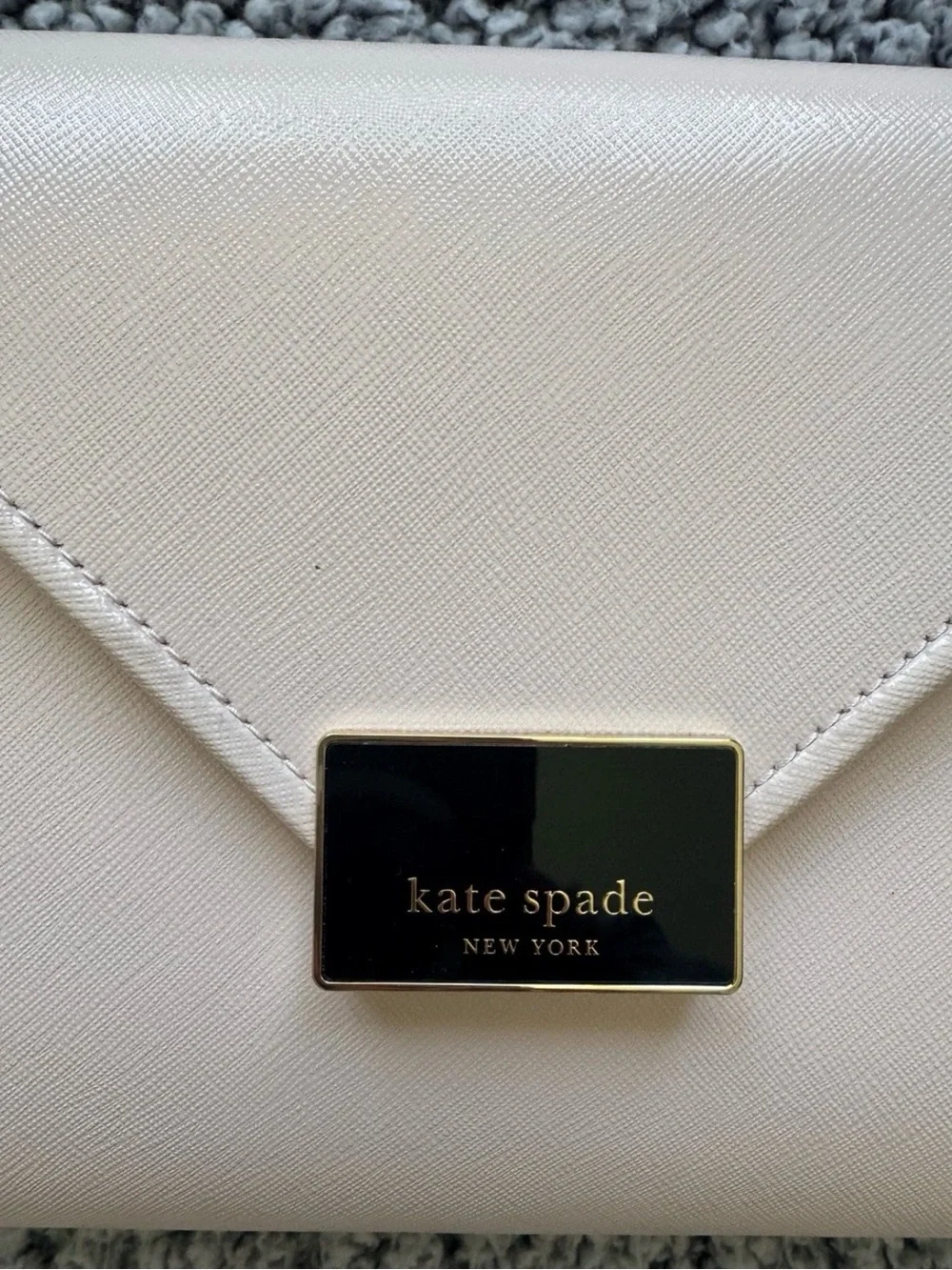 Kate Spade New York Anna Medium Envelope Leather Convertible Clutch Parchment EC